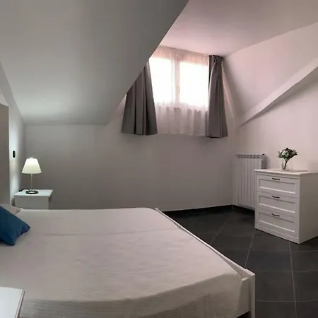 Apartment Vittoria House 2 *
